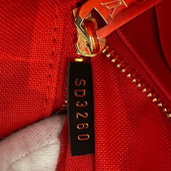 Sold! Louis Vuitton On The Go Tote size MM - Picture 5 of 10